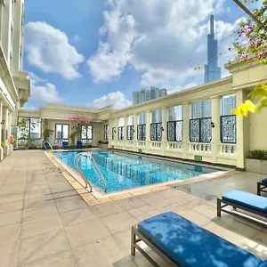 Diny - Rooftop Pool - The Manor 2 Хошимин